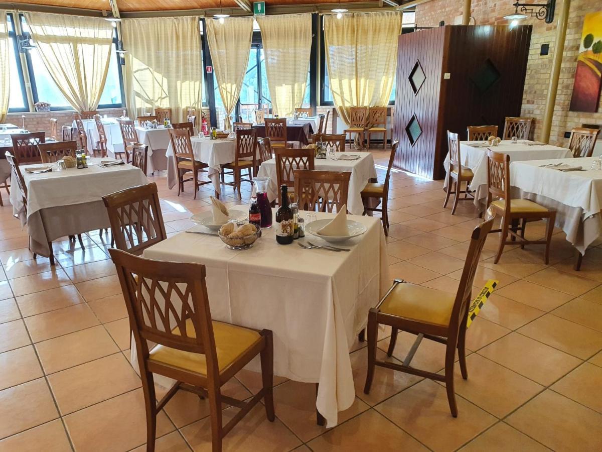 Hotel Holiday Foggia Dış mekan fotoğraf