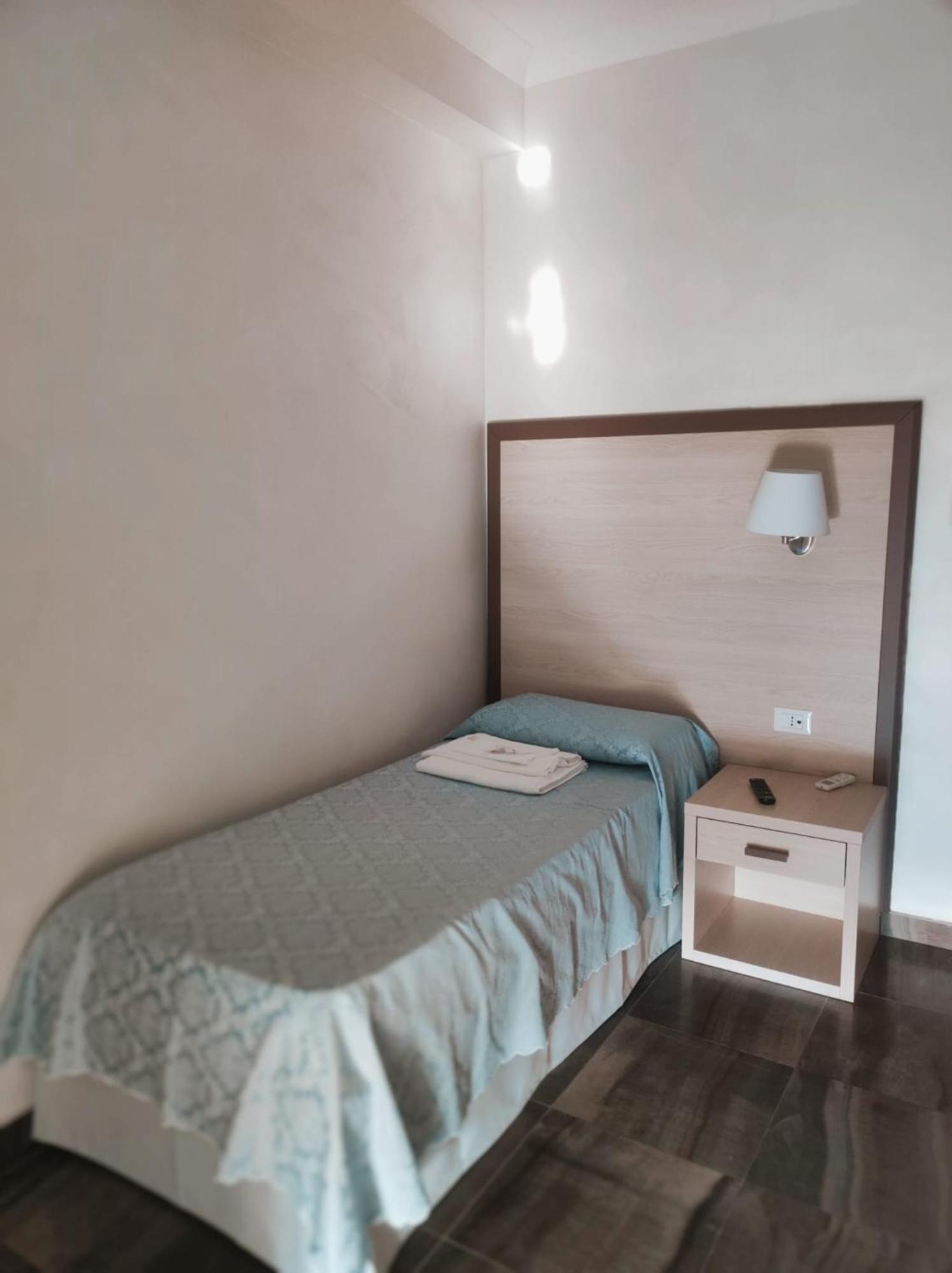 Hotel Holiday Foggia Dış mekan fotoğraf