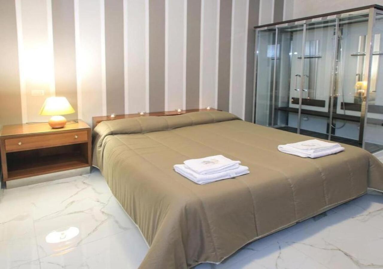 Hotel Holiday Foggia Dış mekan fotoğraf