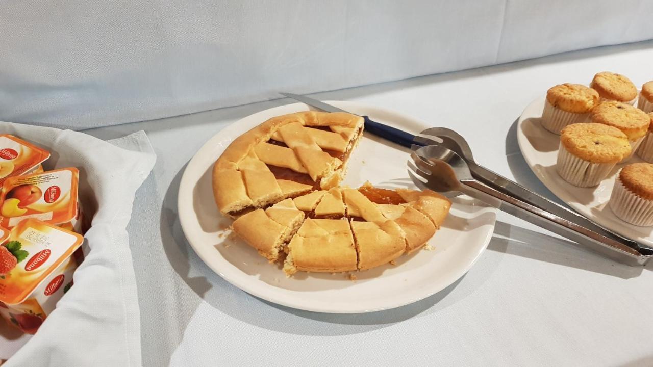Hotel Holiday Foggia Dış mekan fotoğraf