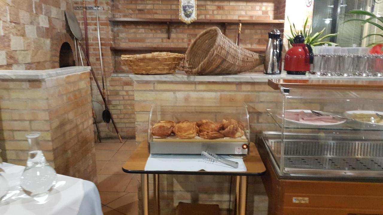 Hotel Holiday Foggia Dış mekan fotoğraf
