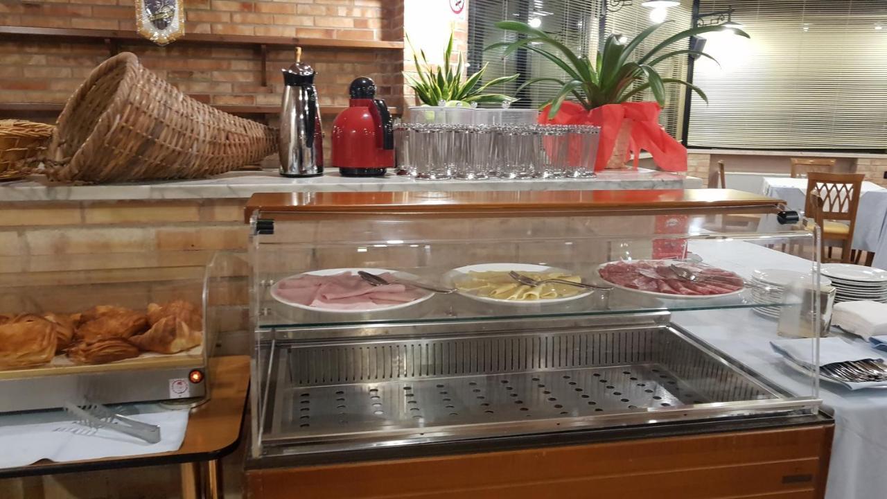 Hotel Holiday Foggia Dış mekan fotoğraf