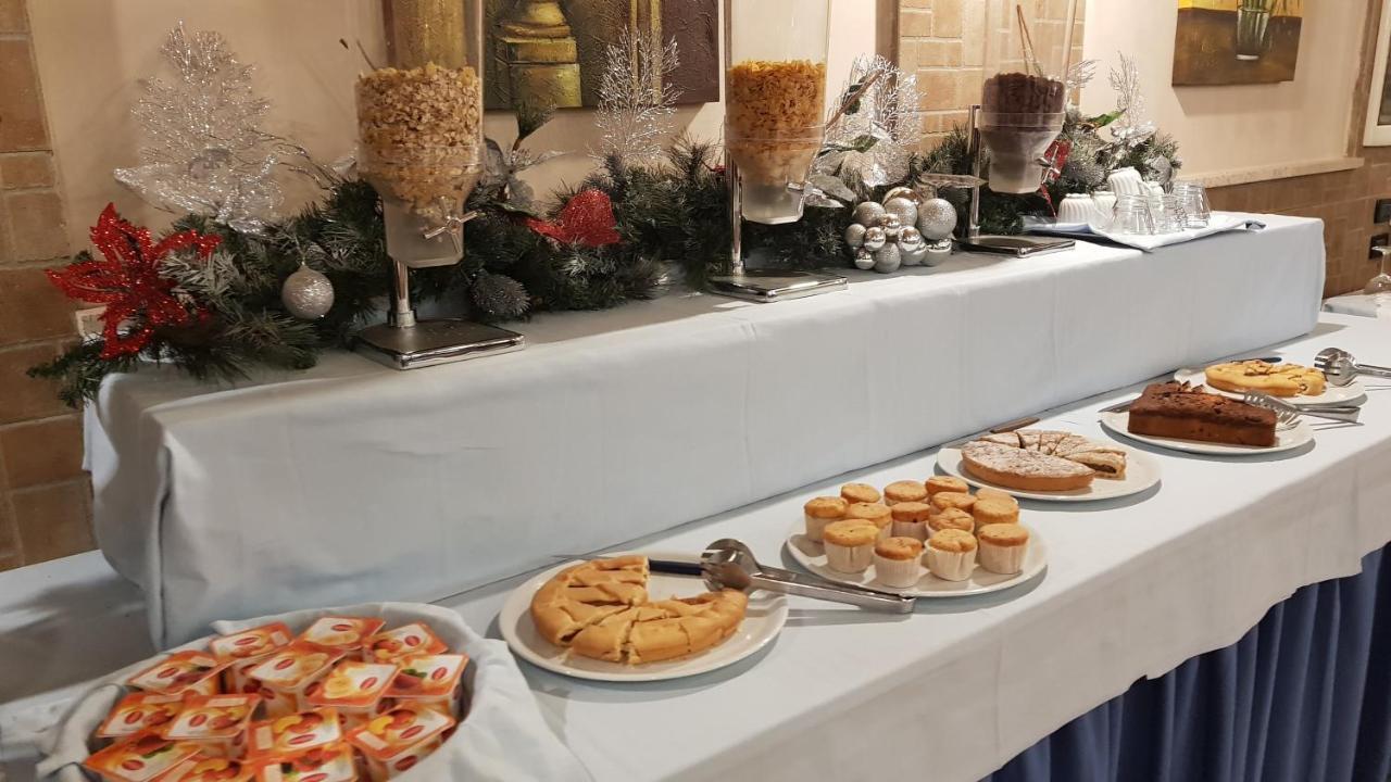Hotel Holiday Foggia Dış mekan fotoğraf