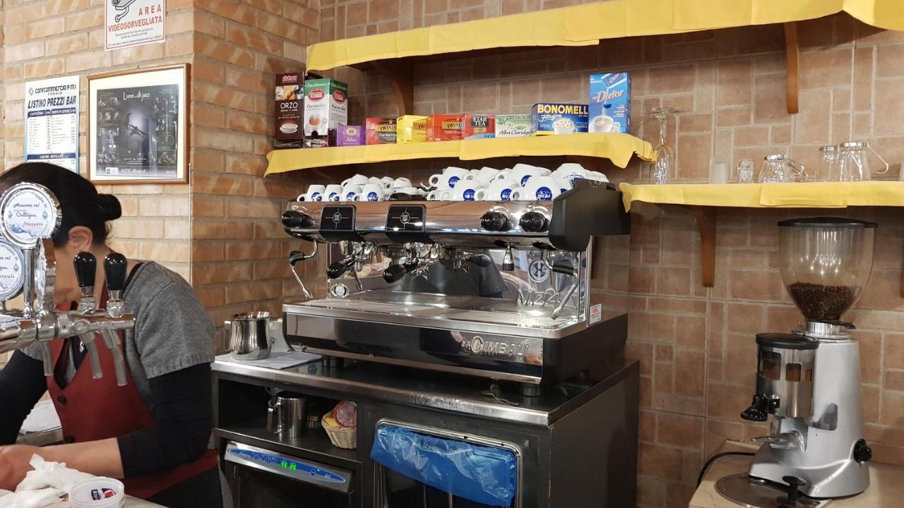 Hotel Holiday Foggia Dış mekan fotoğraf